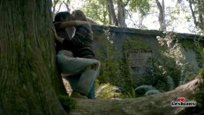 Jasmin Savoy Brown &amp;amp; Liv Hewson (Yellowjackets - s01e06)