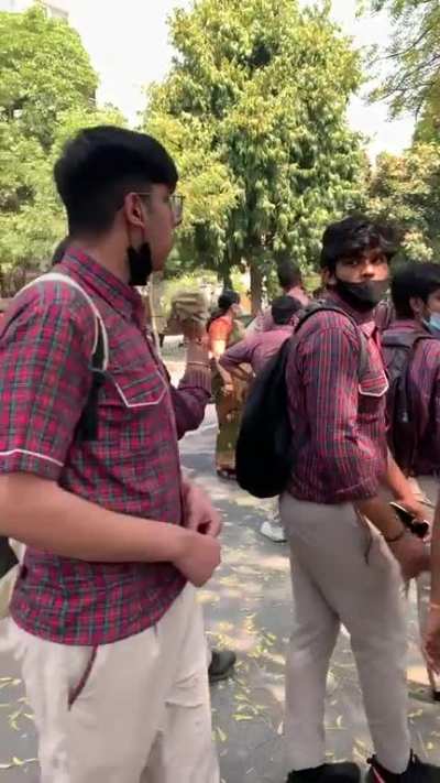 DAV mein lafda