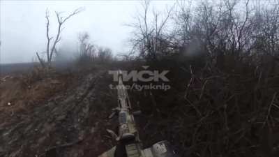 [sound] Ukrainian soldiers shoot down Russian FPV kamikaze drone with small arms, location and date unknown 
