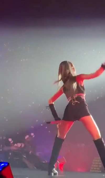 (Blackpink) LISA + JENNIE - Cheeky (20 total gifs + JISOO/ROSÉ)
