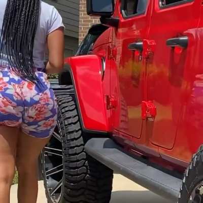 Watch Her Jiggle