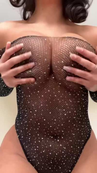 revealing my sparkly big tits