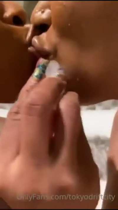 😈