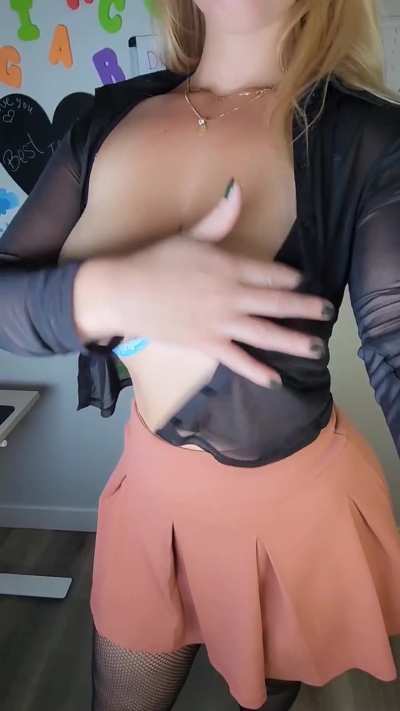 Say "yes" if you'd accept my daily nudes,
