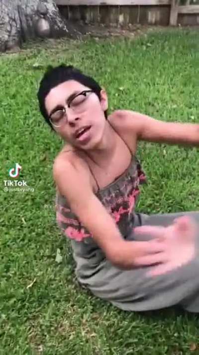 Don&rsquo;t go on her lawn