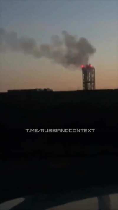 Pantsir s1 from atop of a purpose built tower engages drones outside Moscow. SMO is clearly not going as planned.
