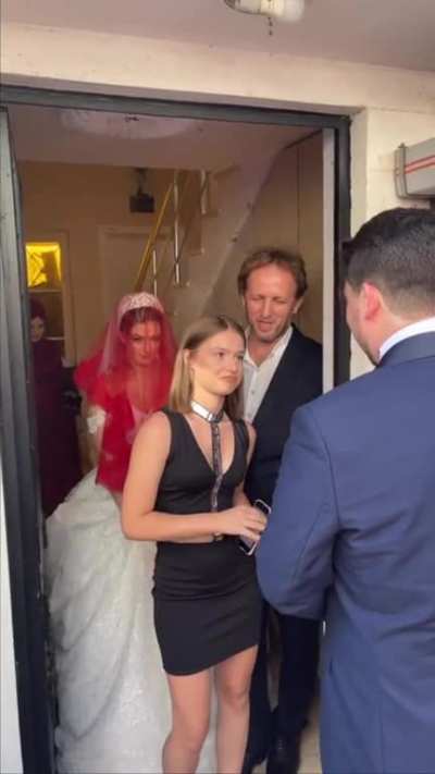 Beyler su ilk cikan kizi bulun amk ya