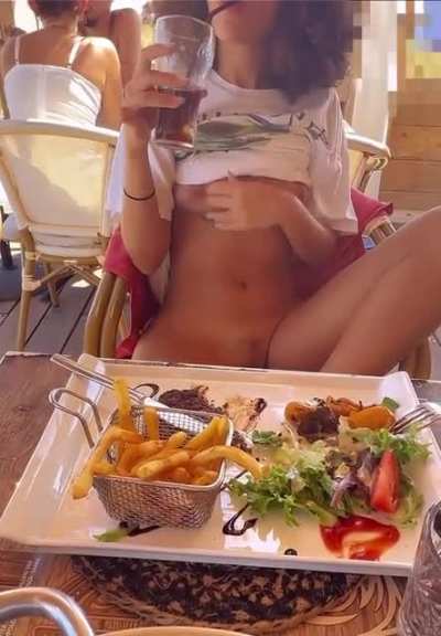 Time for a naughty lunch and a quickie on the bathroom [GIF]