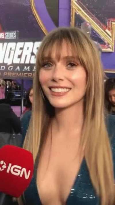 Mommy Elizabeth Olsen is so hot 🥵
