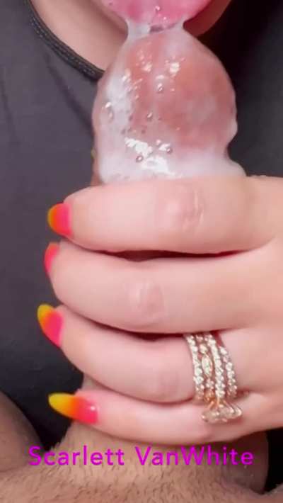 I normally prefer to swallow cum, but today I decided to let it run out of my mouth 🫦🤤