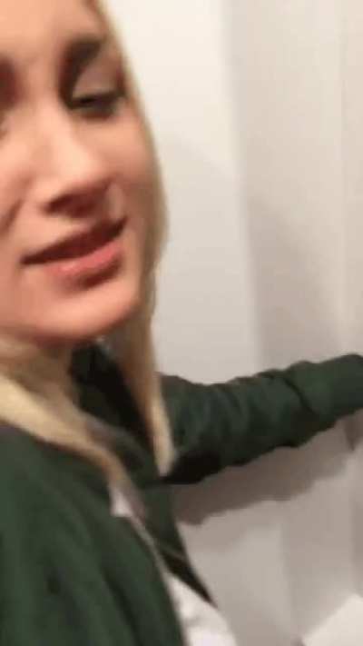 Who is she ? Full vid ?
