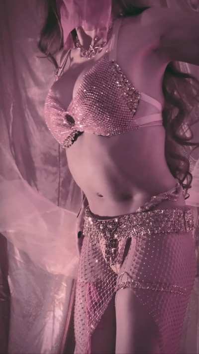 She moves like she’s aware of every gaze on her, and enjoys it.
