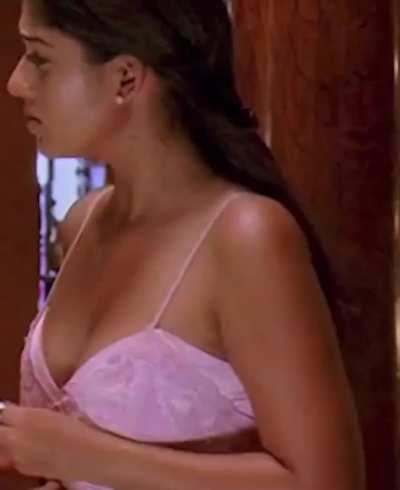 Nayanthara boobs close up