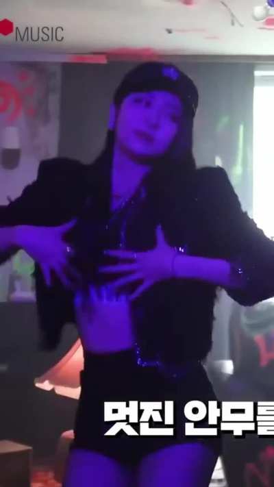Get it like boom boom boom, Huh Yunjin 🥵😍❤️&zwj;🔥🤭