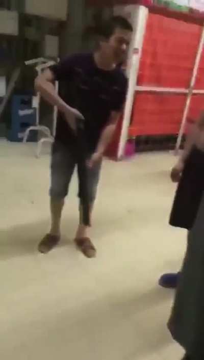 Los chinos estan tranquilos con tod esto de los saqueos........