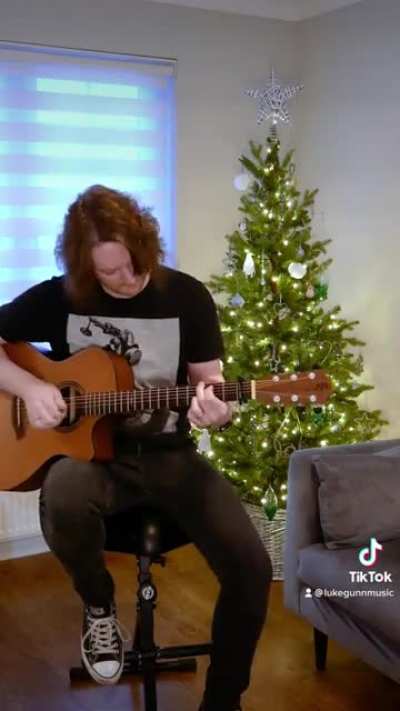 The Home Alone song we all remember. 🎸