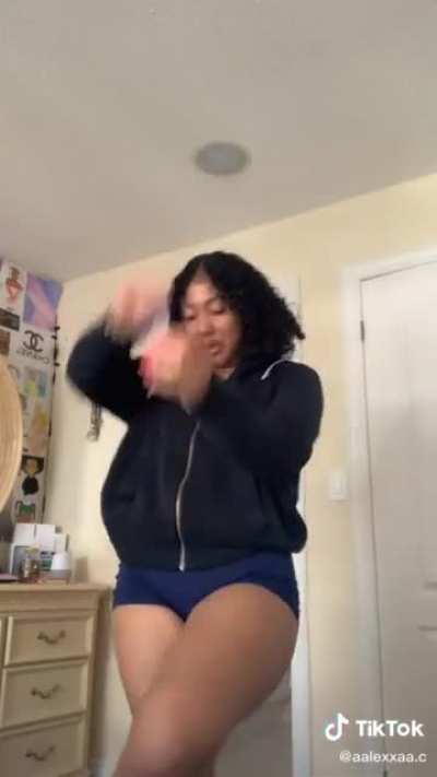 I&rsquo;m tryna get her hair dirty, and get her to suck this dick, and smell her grannie panties.