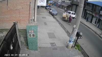 Isidro Casanova: Abuela charlaba con un cartonero y el bondi se los llevó puestos
