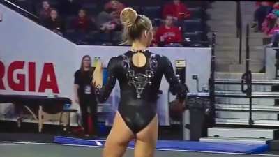 University of Georgia&rsquo;s Nicole King ❤️🖤🤍🐶🤸&zwj;♀️🔥