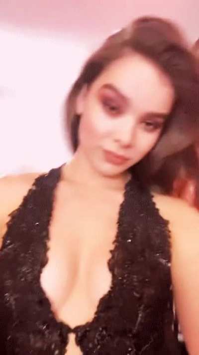 Let&rsquo;s cum to Hailee Steinfeld