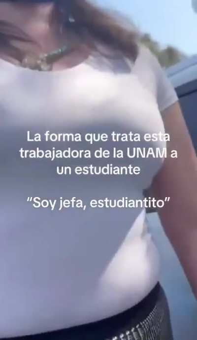 &ldquo;&iexcl;Soy jefa de la UNAM, estudiantito! &iexcl;All&aacute; afuera no te la vas a acabar, porque recuerda que eres hombre!&rdquo;, vocifera esta prepotente empleada de la m&aacute;xima casa de estudios porque, seg&uacute;n ella, el alumno no le ense&ntilde;&oacute; su credencial para entrar.