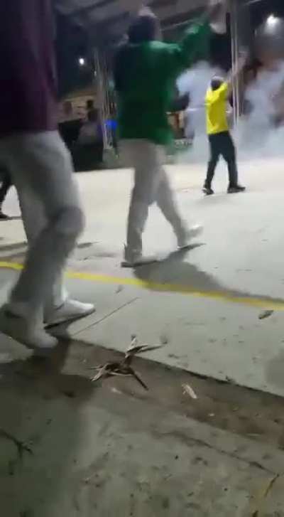 "Los policias s&oacute;lo agreden a los v&aacute;ndalos" - Cali Anoche