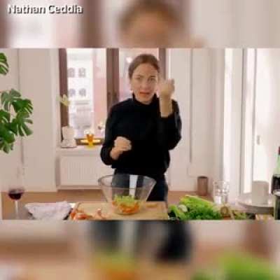 Kanka manita seni evine &ccedil;ağırmış,yemek hazırlıyor sana.