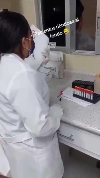 No hay medicamentos pero si risoterapia 