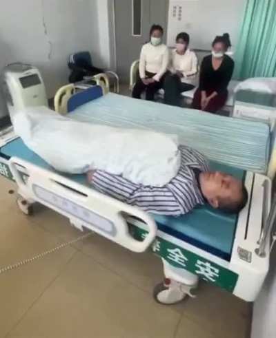 China has smart transfer beds that makes moving patients effortless&mdash;less pain and no secondary injuries.