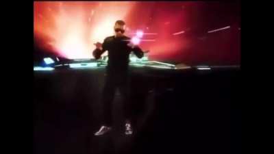 Why am I just finding out this snippet of the "I Wonder" music video?