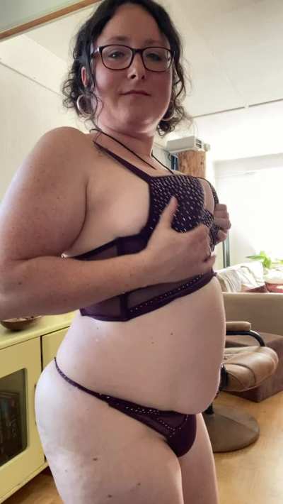 My ex said I was too fat to ride his face, do you think I&rsquo;m too big to ride yours?