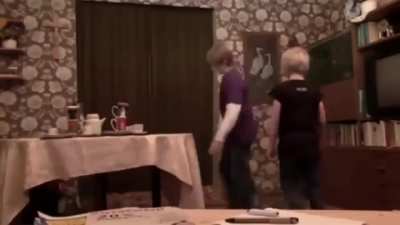 Var mı lan onu kurtabilecek olan ama kendi o şeyin altında kalacak 2 ton dasakli adam
