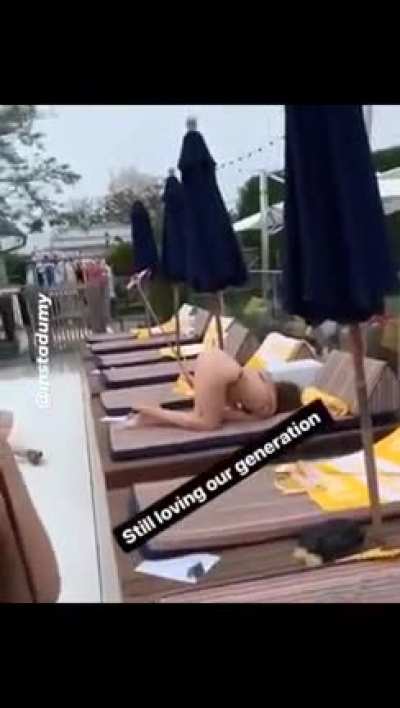 Anything and Anywhere for some attention, even if it meant making a fool of herself in public 🤦🏾&zwj;♂️
