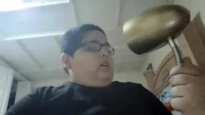"Blinding myself with a lamp for no reason 3" tell me how are people this dumb lmfao