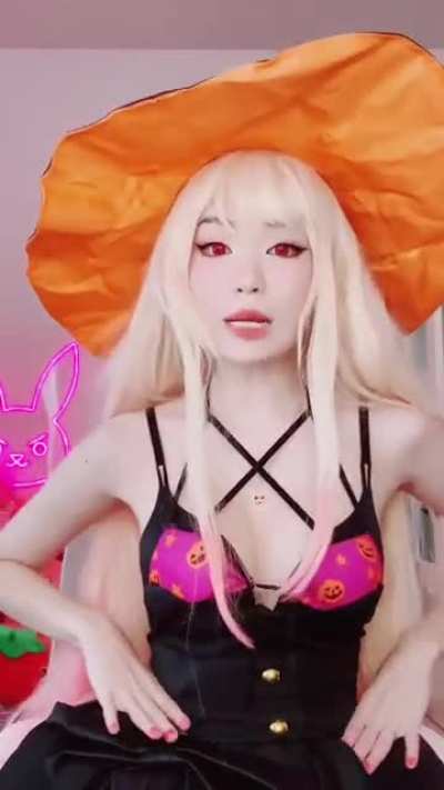 Emi cosplay