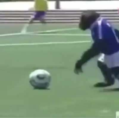 he jus dribbling😟