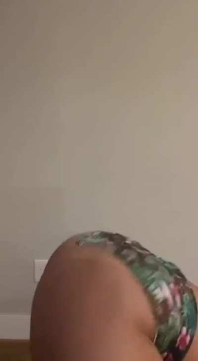 🥴🥴her ass so fattt