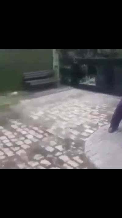 E morreu