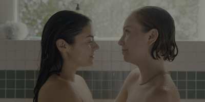 Lesbian Sex Scene Lorenza Izzo, Hannah Einbinder Nude Tits "Hacks" 3x02 2024