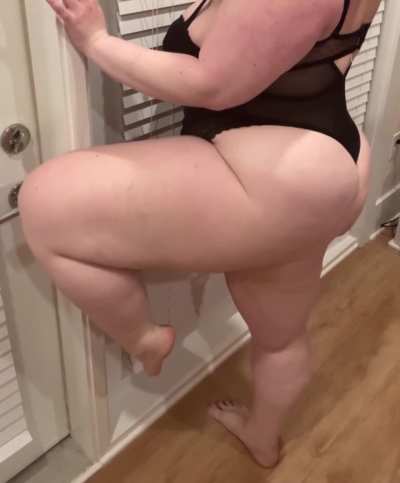 Drop a yep if you&rsquo;d fuck my ass and I&rsquo;ll DM you my hottest pics