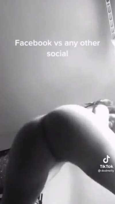 made it look like she was naked 🖤