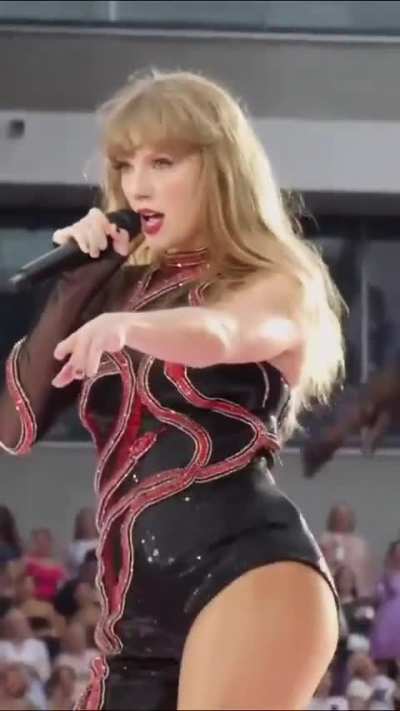 That &ldquo;Reputation&rdquo; Outfit