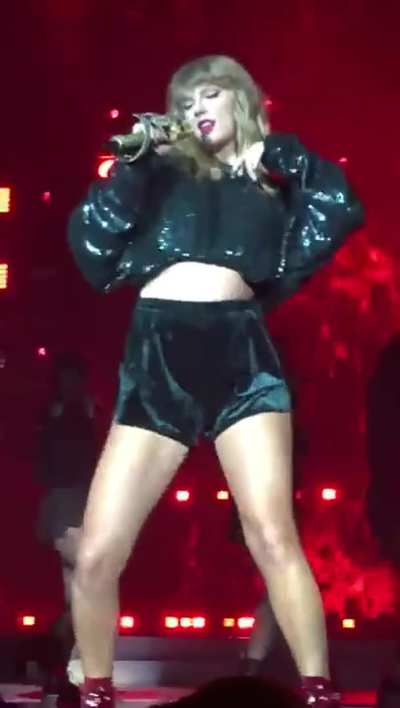 Taylor  Swift  Booty shake