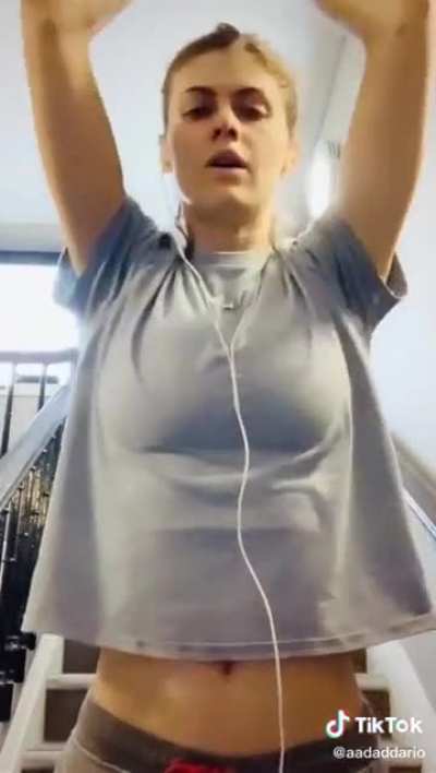 Alexandra Daddario 