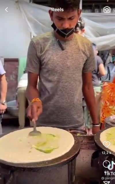 This guy is making a sort of cr&ecirc;pe