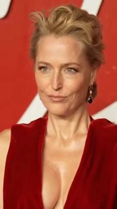 Gillian Anderson, 55