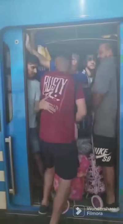 Tren roca a hora pico be like