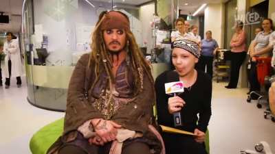 Johnny Depp joking about his injured finger when a child asks about it