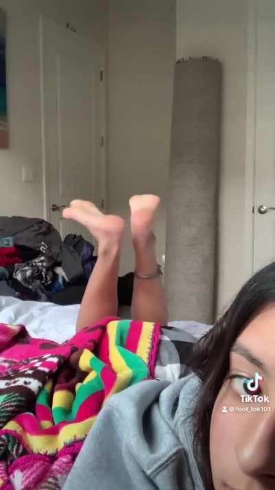 Anyone like wrinkly teen feet?