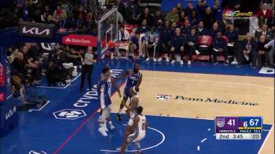 [Highlight] Harden throws it up to Tobias Harris for the alley oop!